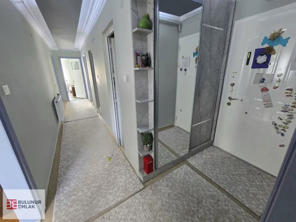 BULUNUR EMLAKTAN GİRNEDE CADDE ÜSTÜ EŞYALI SATILIK 3+1 DAİRE