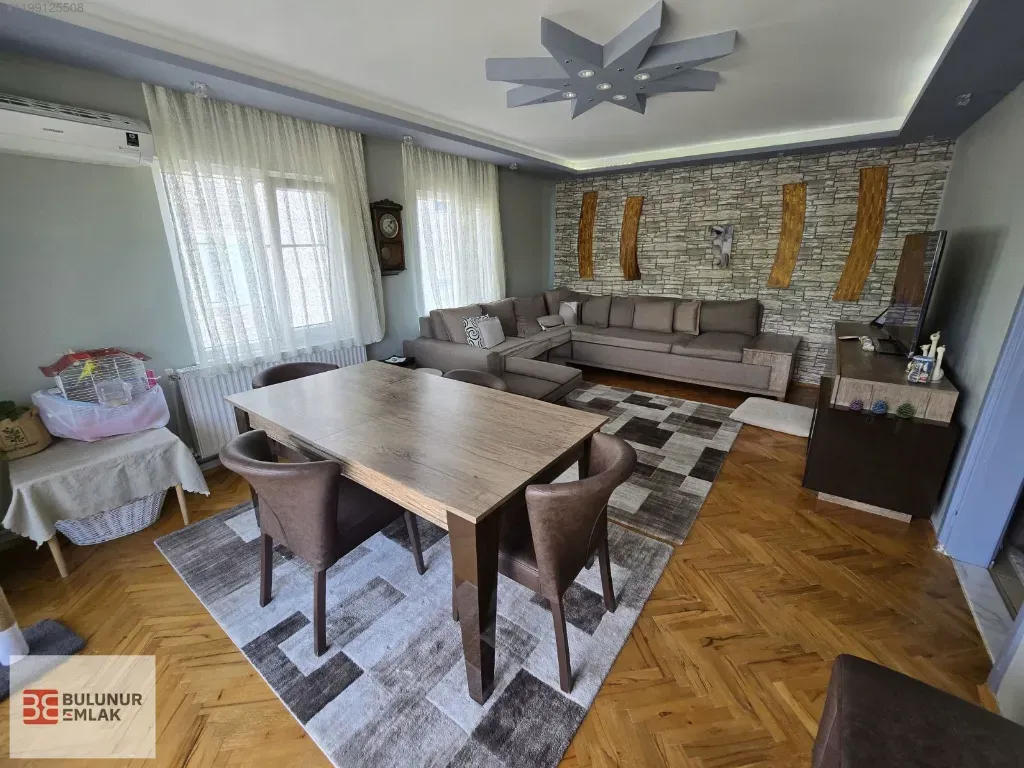 BULUNUR EMLAKTAN GİRNEDE CADDE ÜSTÜ EŞYALI SATILIK 3+1 DAİRE