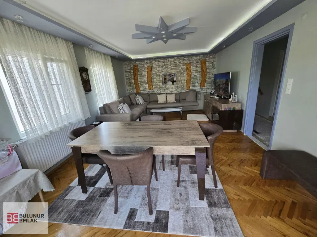 BULUNUR EMLAKTAN GİRNEDE CADDE ÜSTÜ EŞYALI SATILIK 3+1 DAİRE