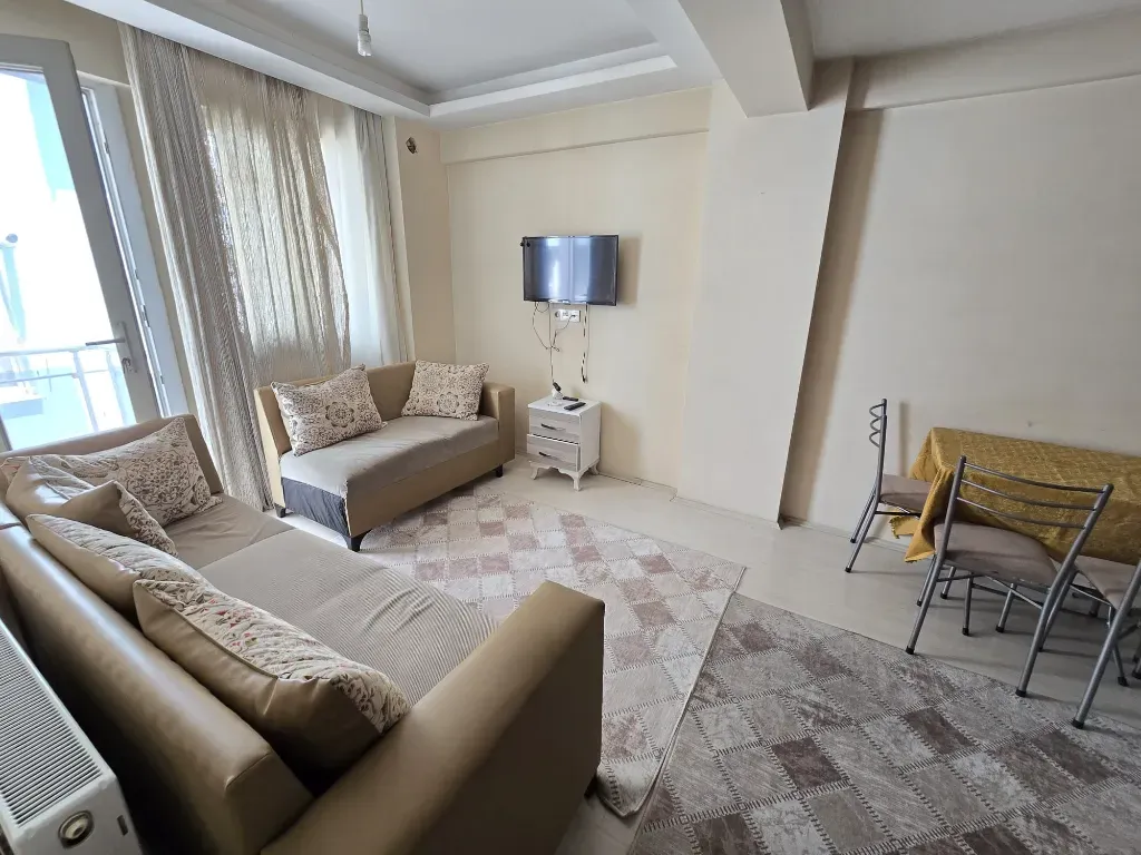 BULUNUR EMLAKTAN ORTA MAHALLEDE EŞYALI KİRALIK 2+1 ARA KAT DAİRE